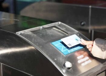 Üniversitelere yeni kayıt yaptıran öğrencilere toplu ulaşım ücretsiz