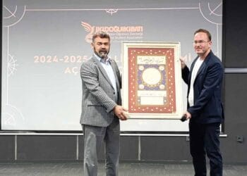 İki Doğu İki Batı’da Başkan Arslan görevini Şenol’a devretti