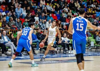 Konya Büyükşehir Belediyesi’nin basketbol takımları farka koştu