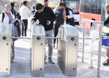 NEÜ Köyceğiz otobüs duraklarında turnike sistemine geçildi