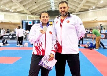 Meram’ın gururu kick boks sporcusu Sabriye Gür’e gümüş madalya