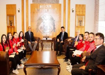 Selçuk Üniversitesi milli sporcuları Rektör Yılmaz’ı ziyaret etti