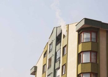 Selçuklu’da 7 katlı binada çıkan yangın söndürüldü