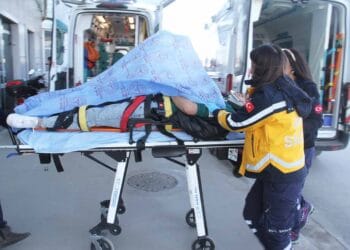 Beyşehir’de otomobil ile motosiklet çarpıştı: 2 yaralı