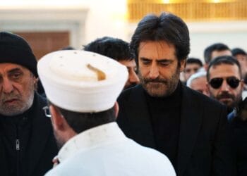 Mahsun Kırmızıgül’den annesine gözyaşlarıyla veda