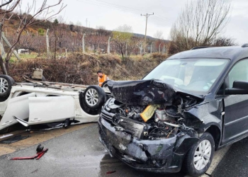 Akşehir’de otomobil ile hafif ticari araç çarpıştı: 3 kişi yaralandı
