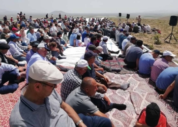 Konya’nın Karapınar ilçesinde yağmur duasına çıkıldı