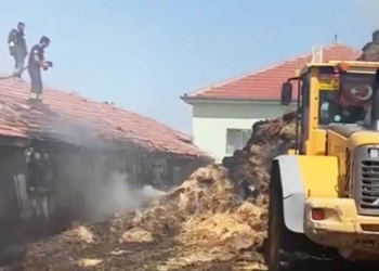 Kulu’da çok sayıda saman balyası yandı