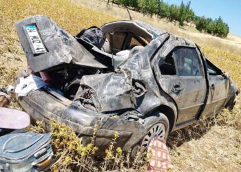Beyşehir-Seydişehir kara yolunda otomobil tarlaya devrildi