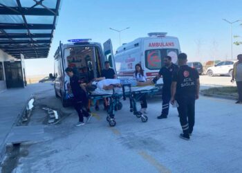 Kulu gişelerinde otomobil takla attı: 3 ölü, 2 yaralı