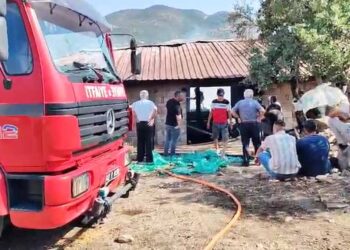 Seydişehir’de yangın: 6 büyükbaş hayvan telef oldu, 10 ton saman yandı