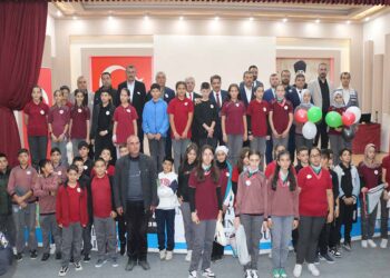 Cihanbeyli’de Gazze için gökzüyüne balonlar bırakıldı