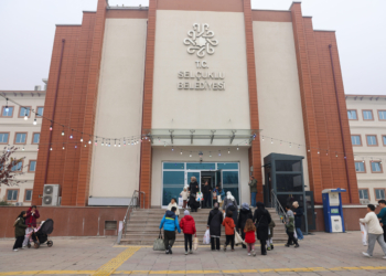 Konya’da üç ayların başlangıcıyla birlikte asırlardır yaşatılan şivlilik geleneği, Selçuklu Belediyesi Hizmet Binası’nda da büyük bir coşkuyla kutlandı.