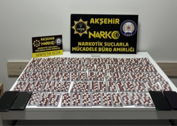 Konya’nın Akşehir ilçesinde polis ekiplerince düzenlenen uyuşturucu operasyonunda 1 kişi tutuklandı, bin 200 uyuşturucu hap ele geçirildi.
