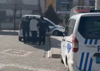KONYA'NIN KULU İLÇESİNDE MEYDANA GELEN EVDEN HIRSIZLIK, OTO HIRSIZLIĞI VE MALA ZARAR VERME OLAYLARININ ŞÜPHELİSİ OLAN AKSARAY'DA YAKALANARAK GÖZALTINA ALINDI. (OĞUZHAN ERDOĞAN/KONYA-İHA)
Konya'nın Kulu ilçesinde meydana gelen evden hırsızlık, oto hırsızlığı ve mala zarar verme olaylarının şüphelisi polisin takibiyle Aksaray'da yakalandı.