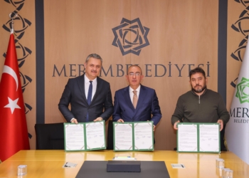 Meram, sağlık alanındaki yatırımlarını bir yenisiyle daha güçlendiriyor. Gödene Mahallesi’ne yapılacak Meram 6 No’lu Aziz–Ayşe Tuncer Acil Sağlık Hizmetleri İstasyonu için protokol imzaları atıldı.