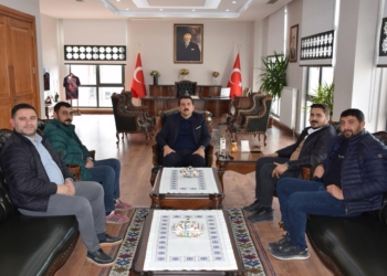 Konya’nın Karapınar ilçesinde faaliyet gösteren ALBA Voleybol Takımı’nın yeni yönetim kurulu, Karapınar Kaymakamı Şenol Öztürk’ü makamında ziyaret ederek yeni dönem hedeflerini paylaştı.