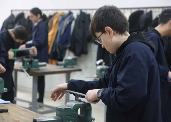 Meslek lisesi fabrika gibi çalışıyor