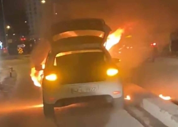 Karapınar’da otomobil alev aldı