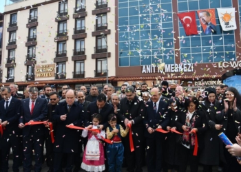 AK Parti Akşehir Teşkilatı yeni binasını hizmete açtı