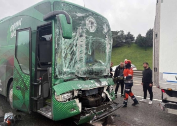 Konyaspor U19 takımını taşıyan otobüs İstanbul’da kaza yaptı