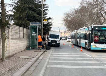 Konya’da motosikletiyle otobüs durağına çarpan 17 yaşındaki genç öldü