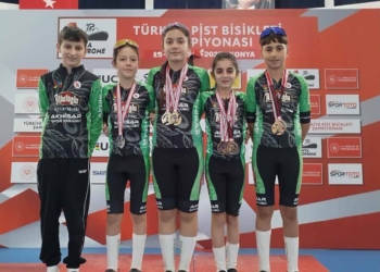 Konya Velodromu’nda Akhisarlı bisikletçiler konuşuldu