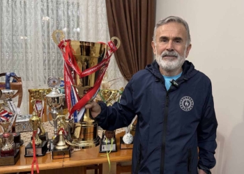 Konya’da da zirvede: 75’lik maratoncu gençlere taş çıkarıyor
