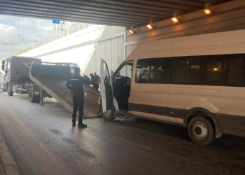 Konya’da otomobil ile servis aracı çarpıştı: 5 kişi yaralandı