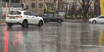 Aksaray’da şiddetli rüzgar ve yağış üreticilerin yüzünü güldürüyor