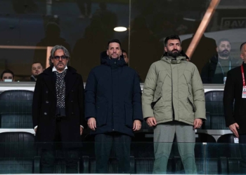 Hakan Balta, Başakşehir-Konyaspor maçını tribünden izledi