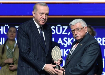 Hattat Hüseyin Öksüz birikimini Konya’da öğrencilere aktarıyor