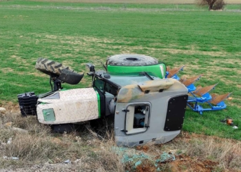 Isparta-Konya karayolunda traktör şarampole yuvarlandı: 1 yaralı