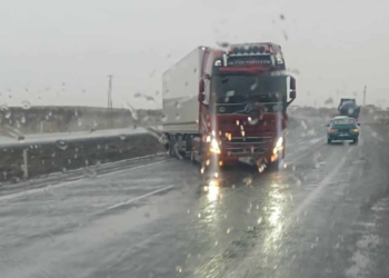 Karapınar’da şiddetli rüzgar ve sağanak trafiği olumsuz etkiledi