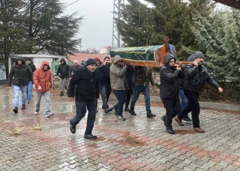 Otobüs kazasında ölen anne-kız Konya’da son yolculuğuna uğurlandı