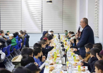 Kavuş, hafızlık yolcularıyla sahur sofrasında buluştu