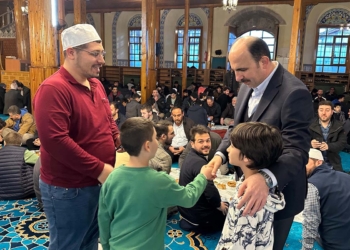 Altay Kapı Camii’ndeki Ümmet İftarı’na katıldı