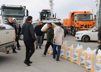 Büyükşehir’den çiftçilere aspir tohumu desteği