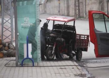 Konya Beyşehir’de elektrikli motosiklet alev alev yandı