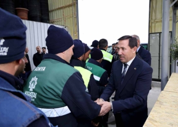 Hasan Kılca, belediye personeliyle bayramlaştı