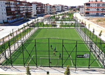 Karatay’da 8 okula FIFA standartlarında yeni halı saha