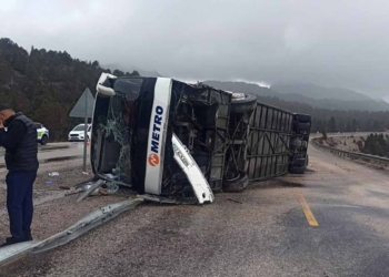 Seydişehir’de devrilen yolcu otobüsünde 15 kişi yaralandı