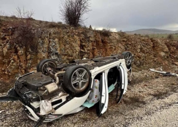 Beyşehir’de otomobil devrildi: 4 yaralı
