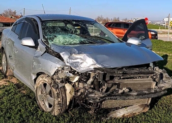 Konya yolu üzerinde iki otomobil çarpıştı: 2 sürücü yaralandı