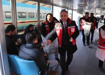 Konya’da yolda kalan vatandaşlara iftarlık ikramı