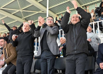 Kulu Kaymakamı Canpolat, Kulu Belediyespor’un maçını tribünden takip etti