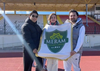 Meramlı sporculardan okçuluk turnuvasında çifte madalya