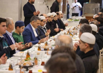 Bakan Çiftçi Konya’da hafızlık yaptığı Kur’an kursunda sahur yaptı