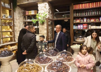 Bedesten’de bayram yoğunluğu, Mustafa Kavuş esnafla buluştu