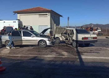 Seydişehir’de iki otomobil çarpıştı: 2 yaralı
